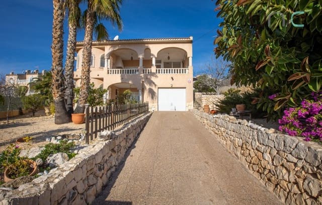 4 Zimmer Villa zu verkaufen in Altea mit Pool Garage - 575.000 € (Ref: 8848465)