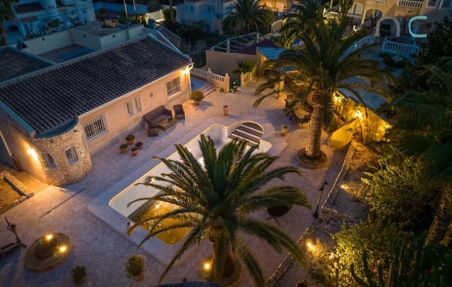 4 Zimmer Villa zu verkaufen in Altea mit Pool Garage - 575.000 € (Ref: 8848465)