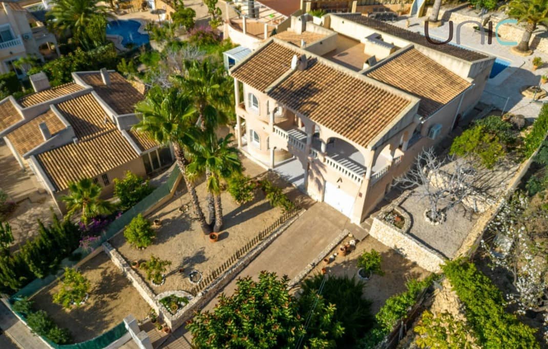 4 Zimmer Villa zu verkaufen in Altea mit Pool Garage - 575.000 € (Ref: 8848465)