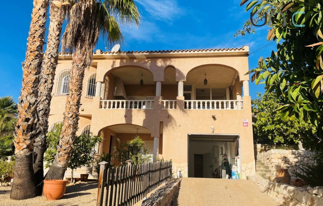 4 Zimmer Villa zu verkaufen in Altea mit Pool Garage - 575.000 € (Ref: 8848465)