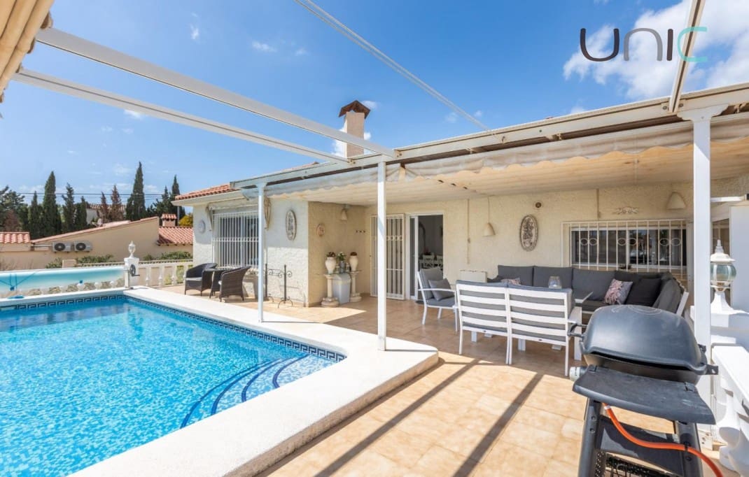 4 sovrum Villa till salu i Alfaz del Pi / L'Alfas del Pi - 495 000 € (Ref: 8922942)