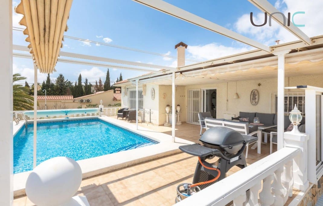 4 sovrum Villa till salu i Alfaz del Pi / L'Alfas del Pi - 495 000 € (Ref: 8922942)