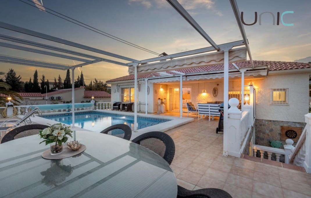 4 sovrum Villa till salu i Alfaz del Pi / L'Alfas del Pi - 495 000 € (Ref: 8922942)