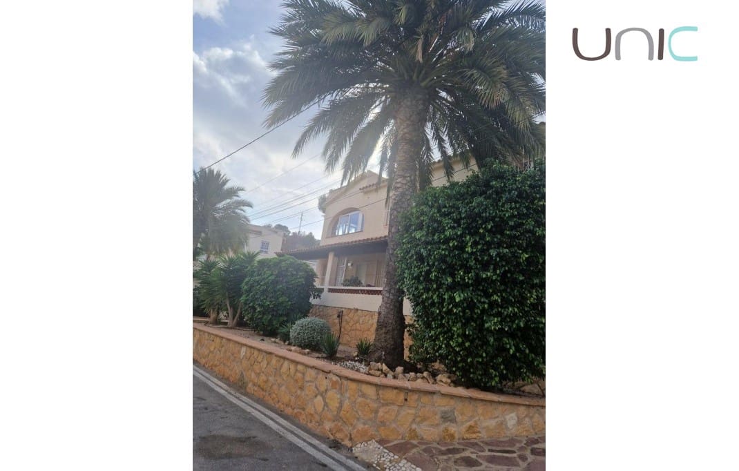 Chalet de 8 habitaciones en Albir en venta con piscina - 800.000 € (Ref: 8949781)