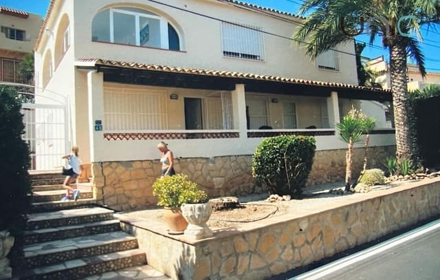 Chalet de 8 habitaciones en Albir, Alfaz del Pi / L'Alfàs del Pi en venta con piscina - 800.000 € (Ref: 8949781)