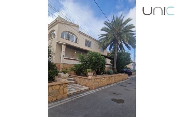 Chalet de 8 habitaciones en Albir, Alfaz del Pi / L'Alfàs del Pi en venta con piscina - 800.000 € (Ref: 8949781)