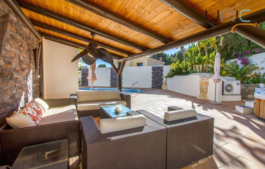 5 sypialnia Willa na sprzedaż w La Nucia z basenem - 840 000 € (Ref: 8977420)