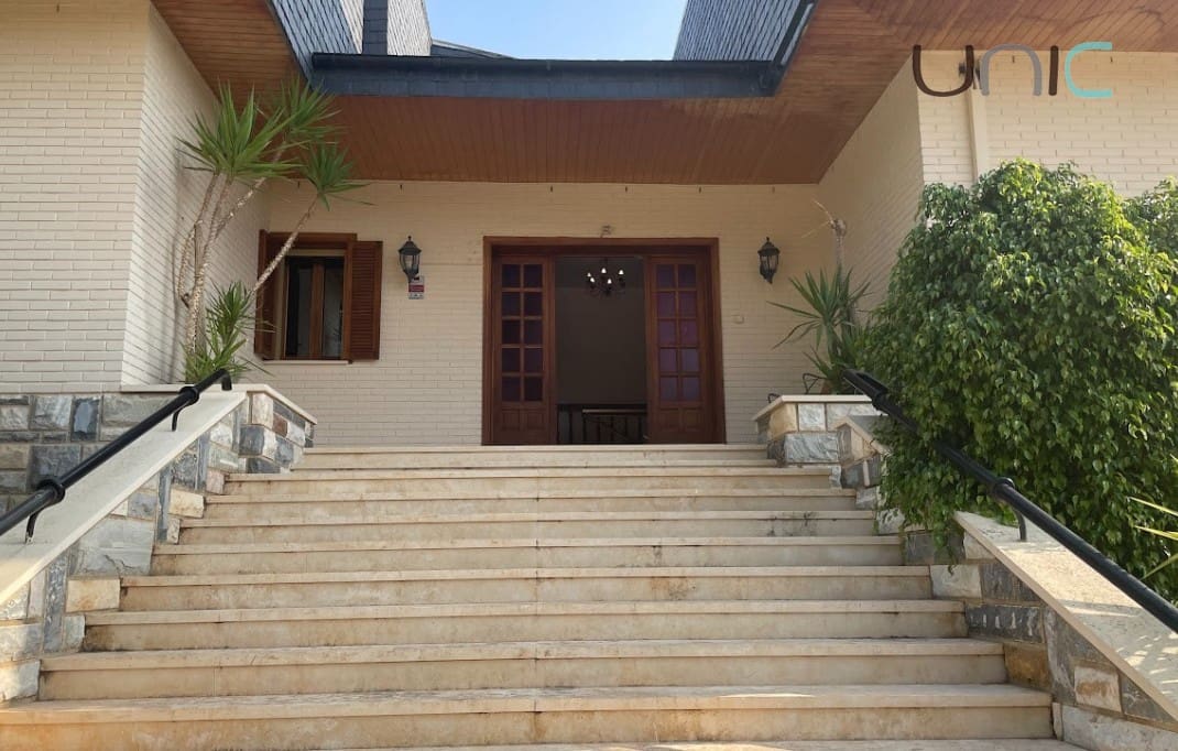 4 quarto Moradia para venda em La Nucia com piscina garagem - 995 000 € (Ref: 9058259)