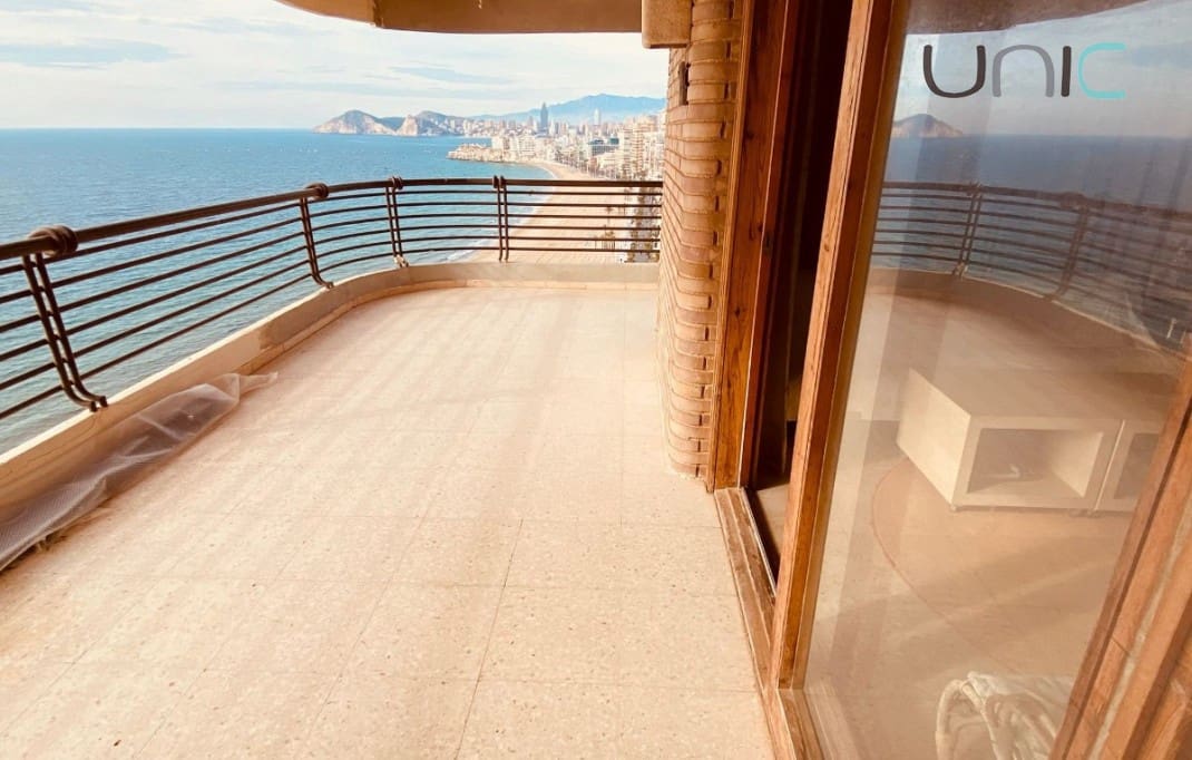 3 slaapkamer Appartement te koop in Benidorm met zwembad - € 530.000 (Ref: 9058260)