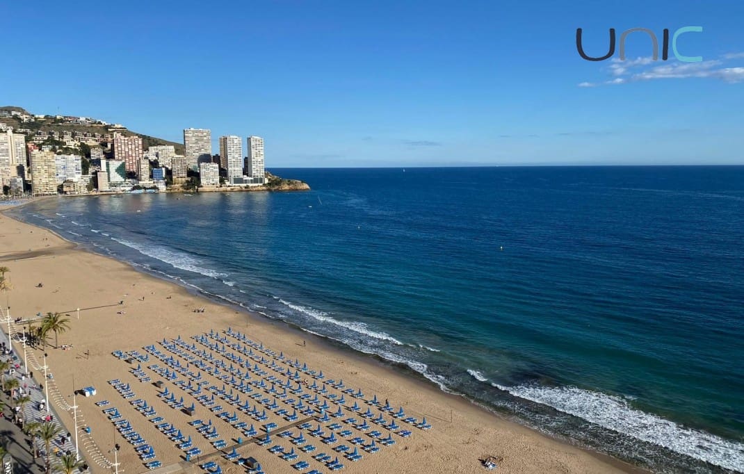 3 slaapkamer Appartement te koop in Benidorm met zwembad - € 530.000 (Ref: 9058260)