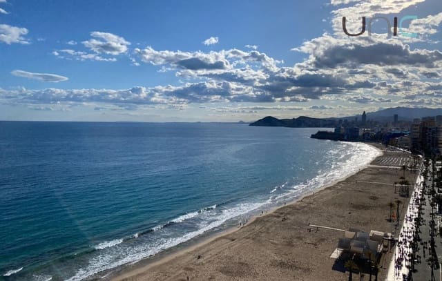 3 slaapkamer Appartement te koop in Benidorm met zwembad - € 530.000 (Ref: 9058260)