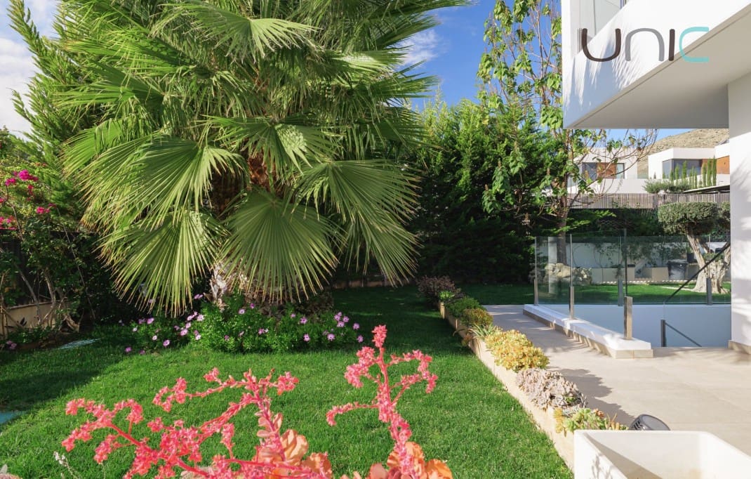 4 bedroom Villa for sale in Finestrat with pool - € 1,900,000 (Ref: 9073085)