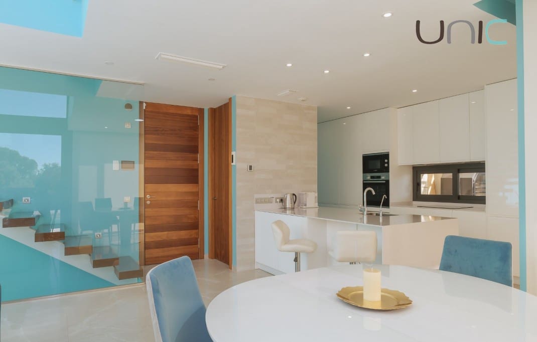 4 bedroom Villa for sale in Finestrat with pool - € 1,900,000 (Ref: 9073085)