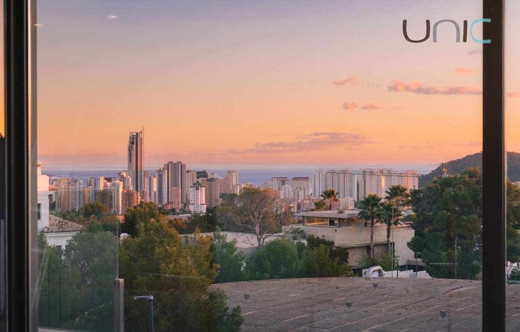 4 bedroom Villa for sale in Finestrat with pool - € 1,900,000 (Ref: 9073085)