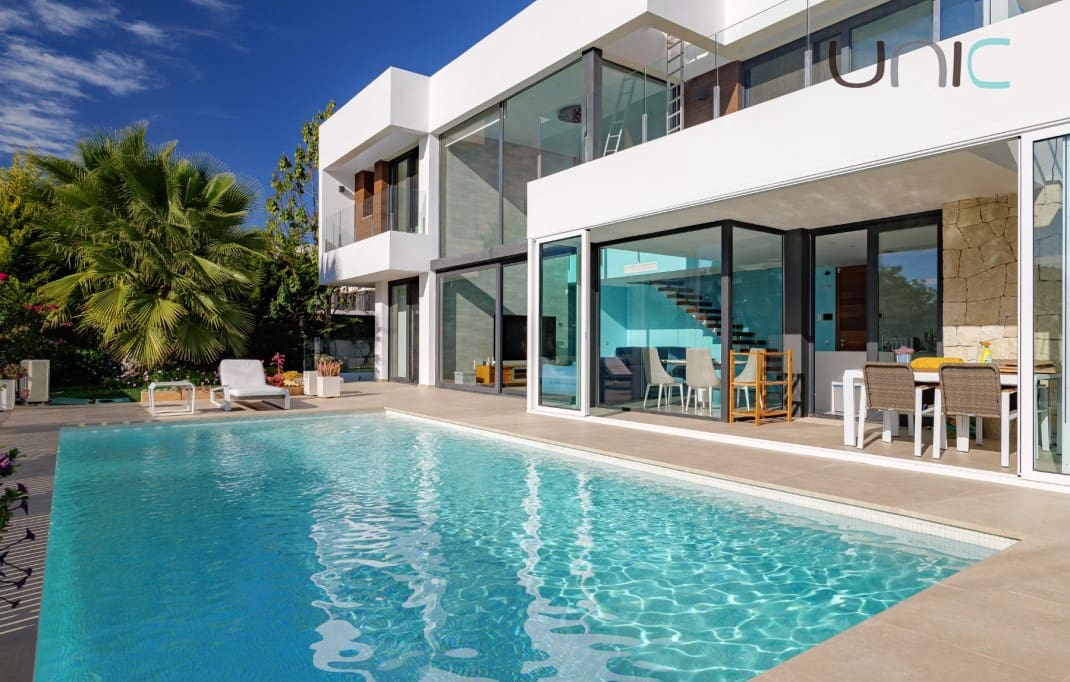 4 bedroom Villa for sale in Finestrat with pool - € 1,900,000 (Ref: 9073085)