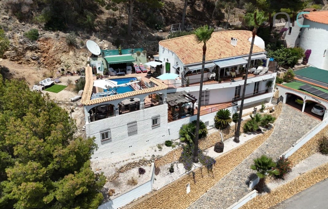 4 soverom Villa til salgs i Callosa d'En Sarria med svømmebasseng - € 470 000 (Ref: 9150979)