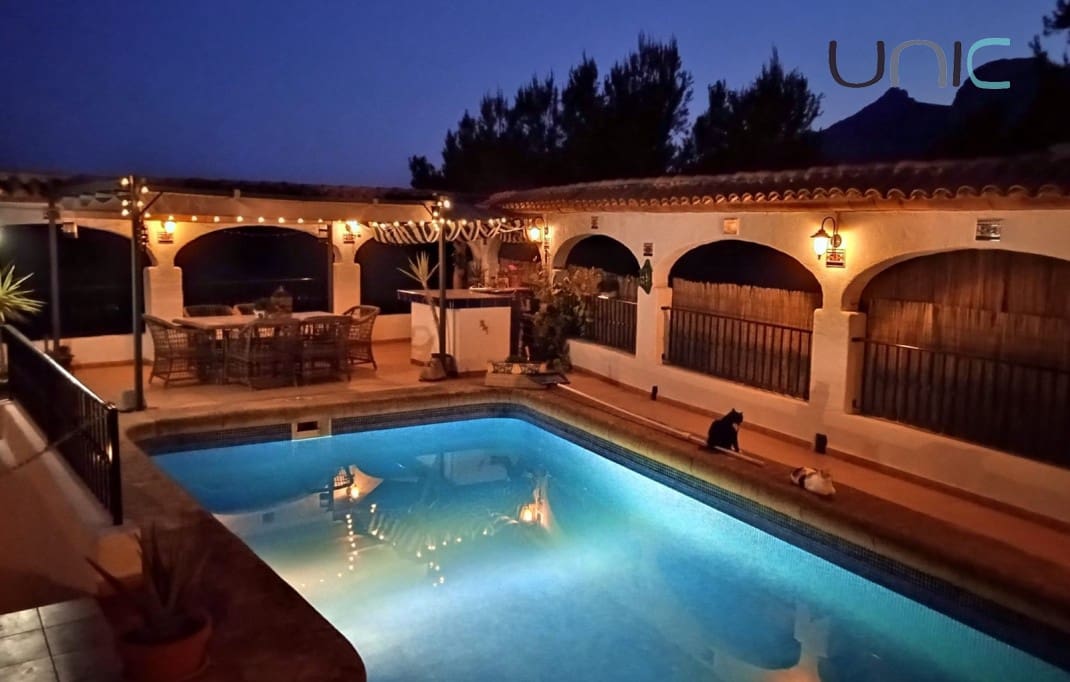 4 soverom Villa til salgs i Callosa d'En Sarria med svømmebasseng - € 470 000 (Ref: 9150979)