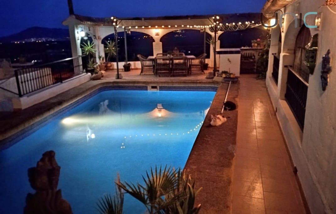 4 soverom Villa til salgs i Callosa d'En Sarria med svømmebasseng - € 470 000 (Ref: 9150979)