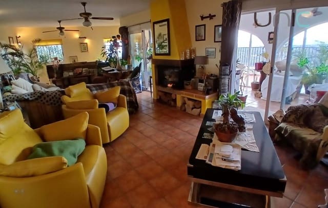 4 bedroom Villa for sale in Callosa d'En Sarrià with pool - € 470,000 (Ref: 9150979)