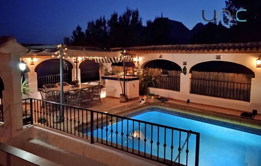 4 soverom Villa til salgs i Callosa d'En Sarria med svømmebasseng - € 470 000 (Ref: 9150979)