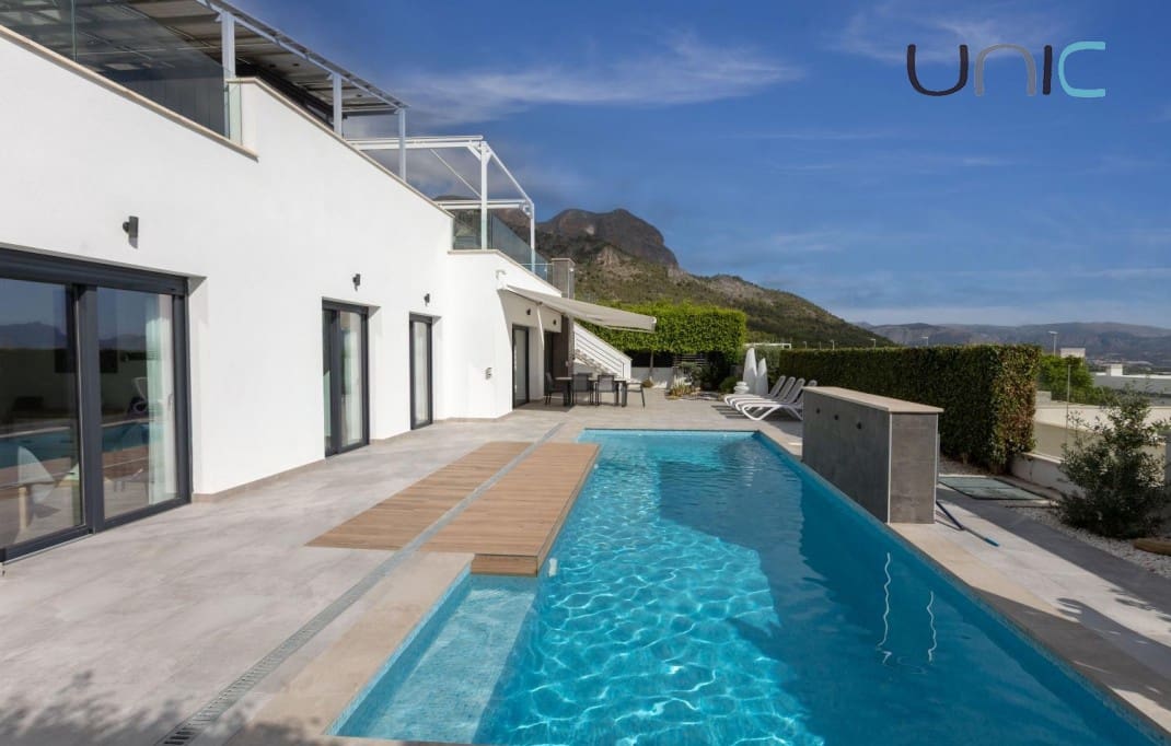 4 soveværelse Villa til salg i Polop med swimmingpool - € 695.000 (Ref: 9245598)