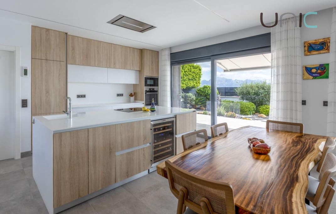 4 soveværelse Villa til salg i Polop med swimmingpool - € 695.000 (Ref: 9245598)