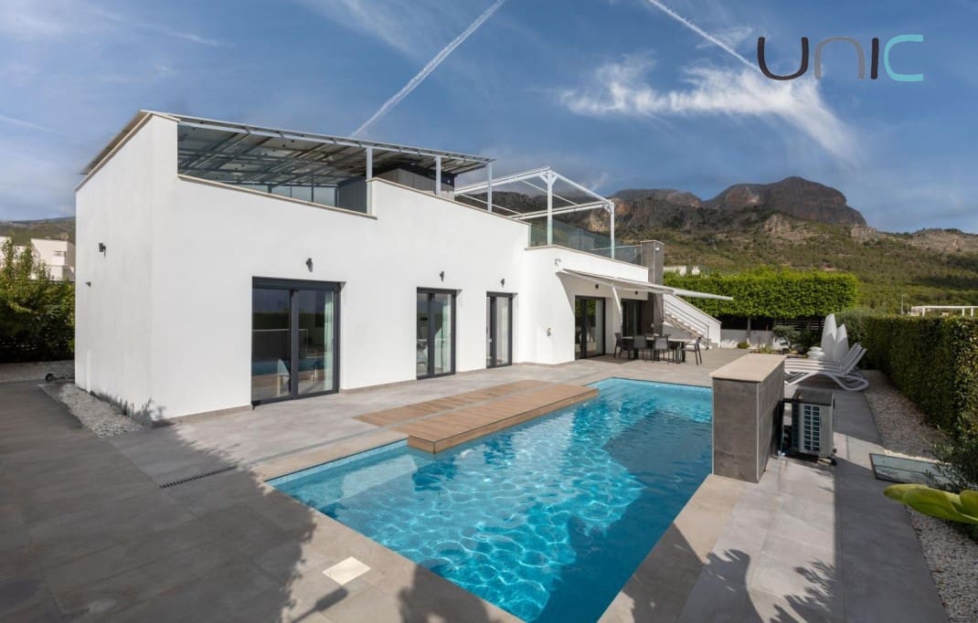 4 soveværelse Villa til salg i Polop med swimmingpool - € 695.000 (Ref: 9245598)