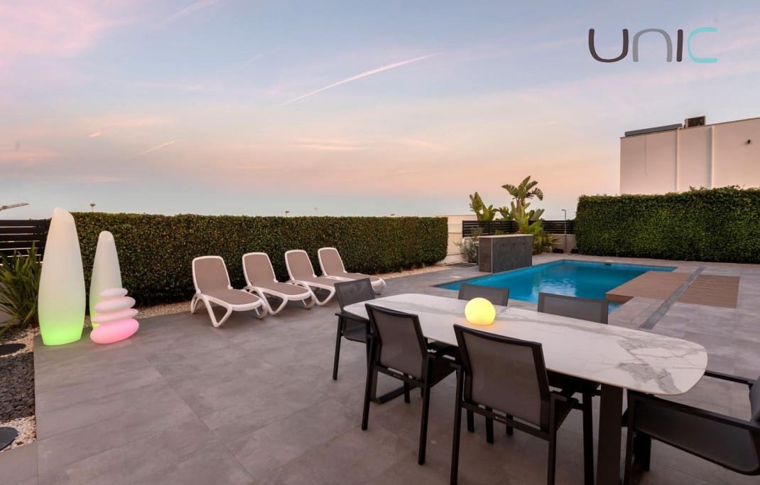 4 soveværelse Villa til salg i Polop med swimmingpool - € 695.000 (Ref: 9245598)