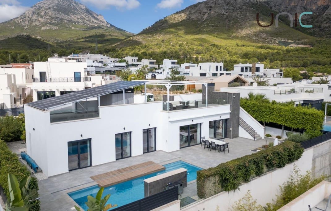 4 soveværelse Villa til salg i Polop med swimmingpool - € 695.000 (Ref: 9245598)