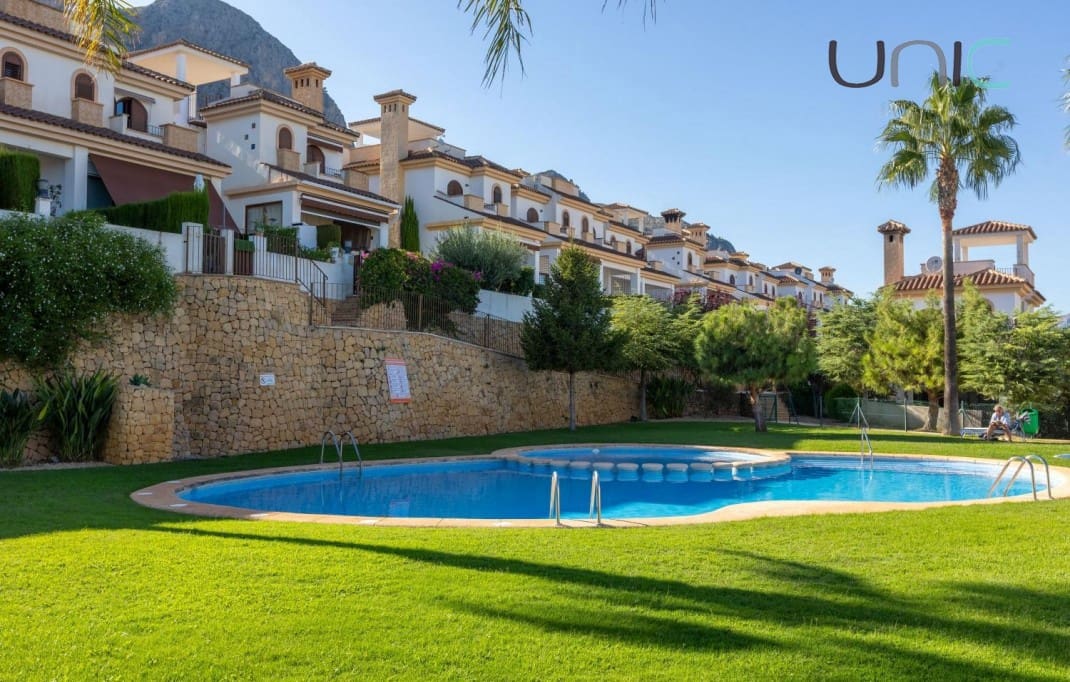 4 soveværelse Byhus til salg i Polop med swimmingpool - € 340.000 (Ref: 9245599)