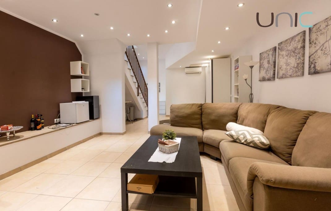 4 soveværelse Byhus til salg i Polop med swimmingpool - € 340.000 (Ref: 9245599)