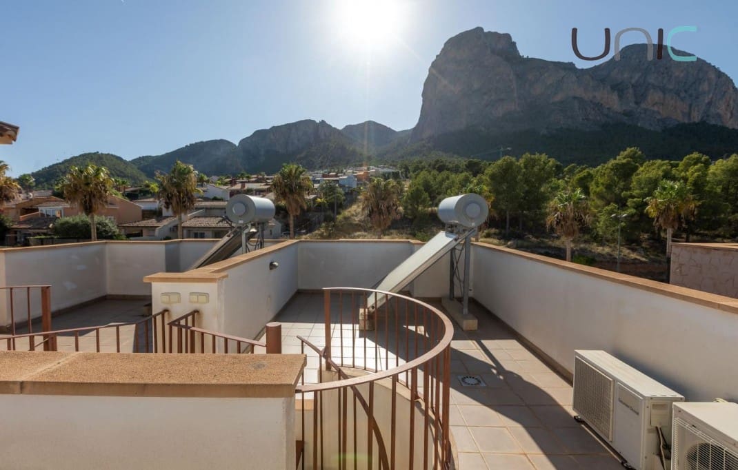 4 soveværelse Byhus til salg i Polop med swimmingpool - € 340.000 (Ref: 9245599)