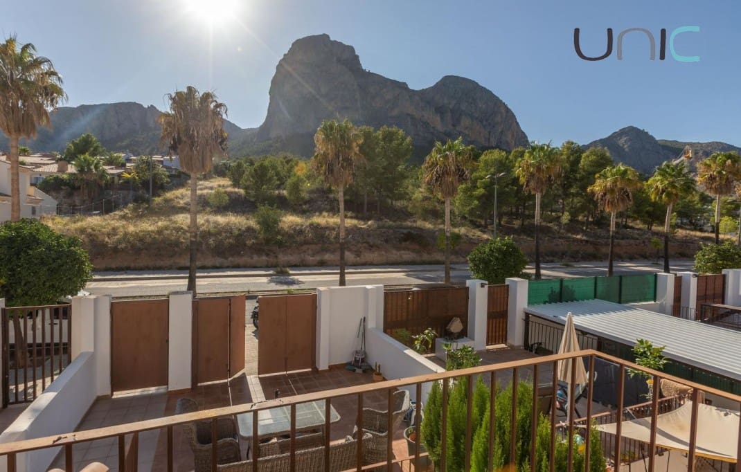 4 soveværelse Byhus til salg i Polop med swimmingpool - € 340.000 (Ref: 9245599)