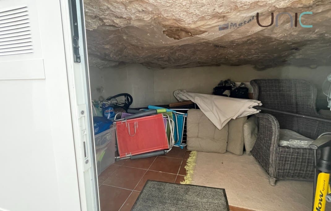 4 bedroom Townhouse for sale in Polop with pool - € 340,000 (Ref: 9245599)