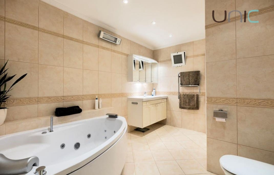 5 soveværelse Villa til salg i La Nucia med swimmingpool - € 895.000 (Ref: 9372382)