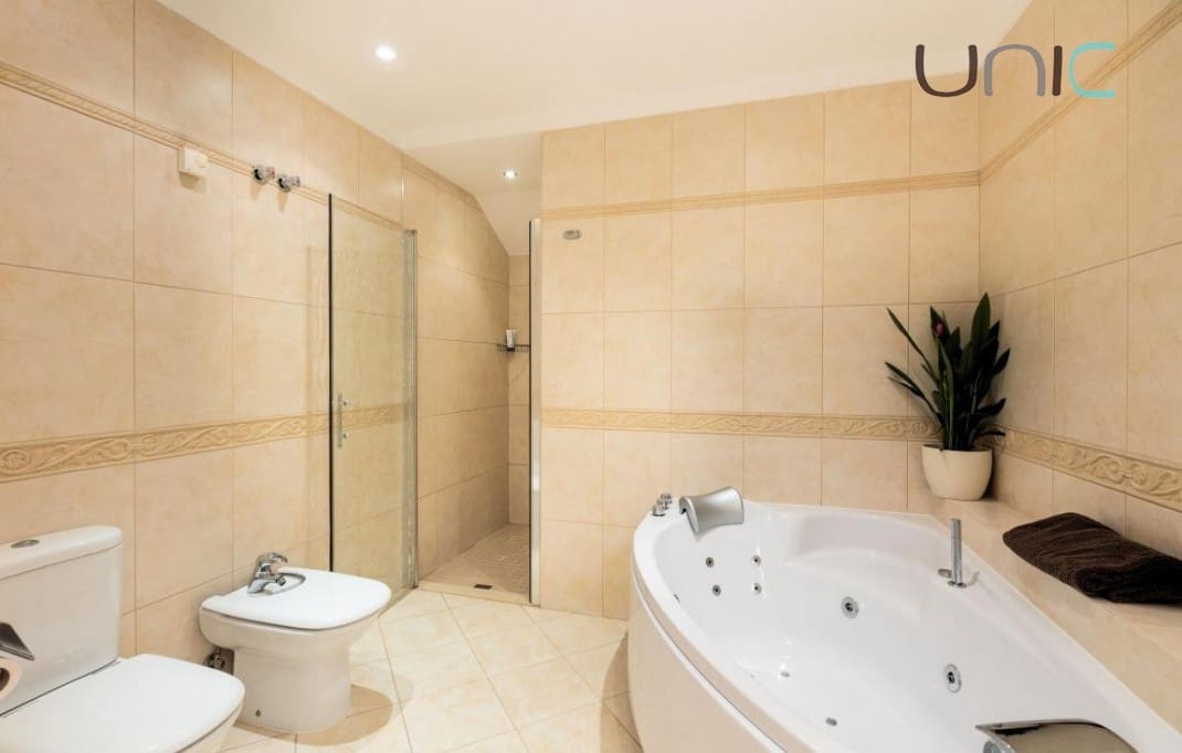 5 soveværelse Villa til salg i La Nucia med swimmingpool - € 895.000 (Ref: 9372382)