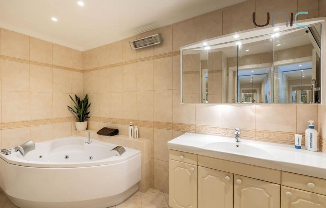 5 soveværelse Villa til salg i La Nucia med swimmingpool - € 895.000 (Ref: 9372382)