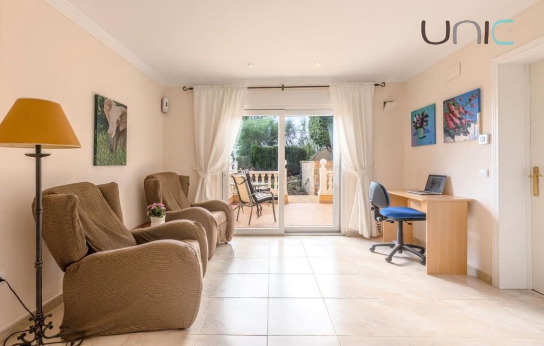 5 soveværelse Villa til salg i La Nucia med swimmingpool - € 895.000 (Ref: 9372382)