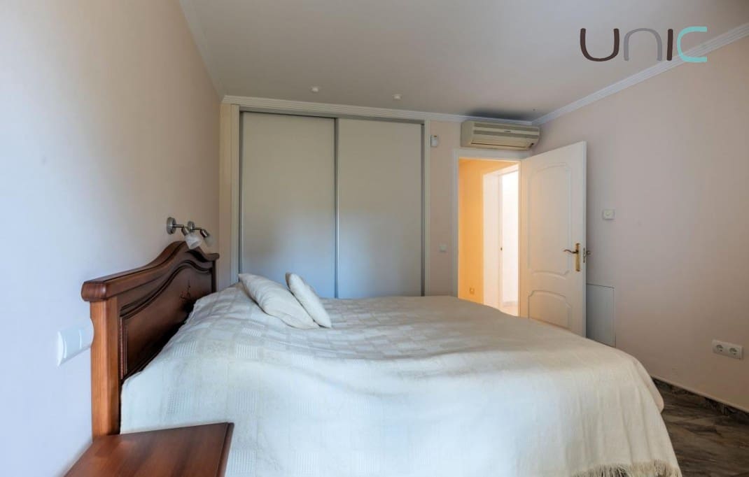 5 soveværelse Villa til salg i La Nucia med swimmingpool - € 895.000 (Ref: 9372382)