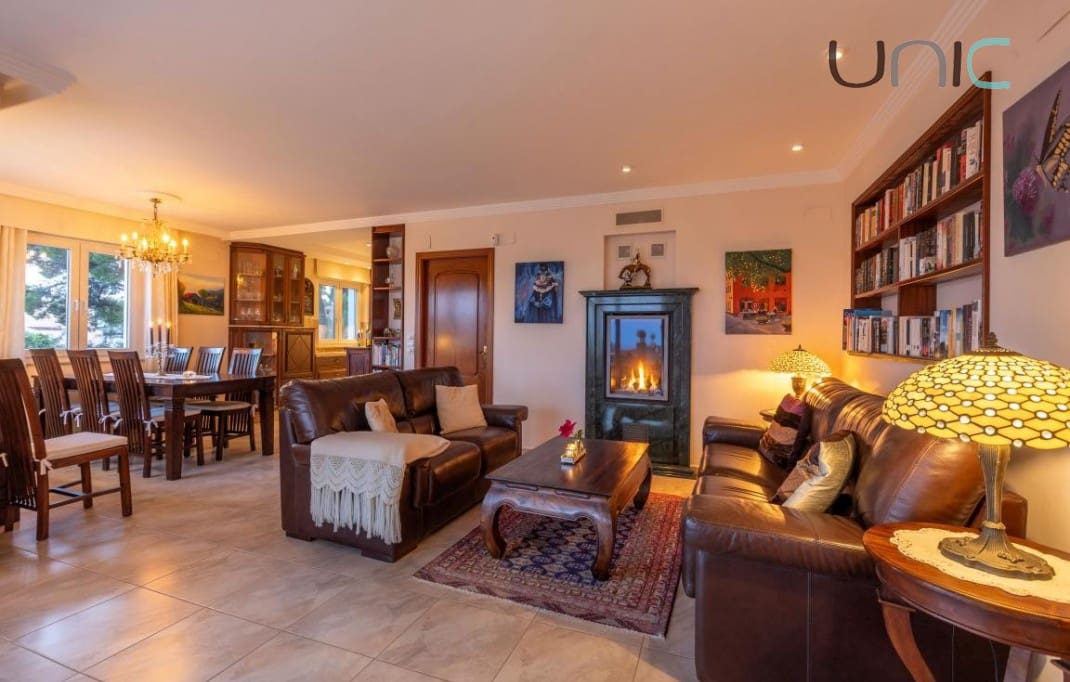 5 soveværelse Villa til salg i La Nucia med swimmingpool - € 895.000 (Ref: 9372382)