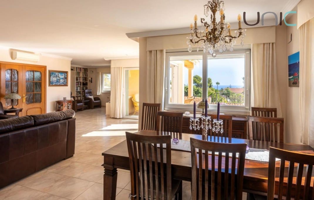 5 soveværelse Villa til salg i La Nucia med swimmingpool - € 895.000 (Ref: 9372382)