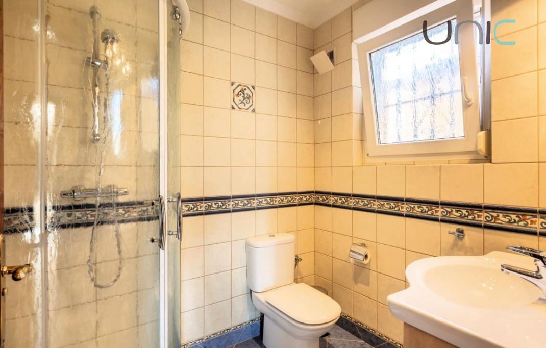 5 soveværelse Villa til salg i La Nucia med swimmingpool - € 895.000 (Ref: 9372382)