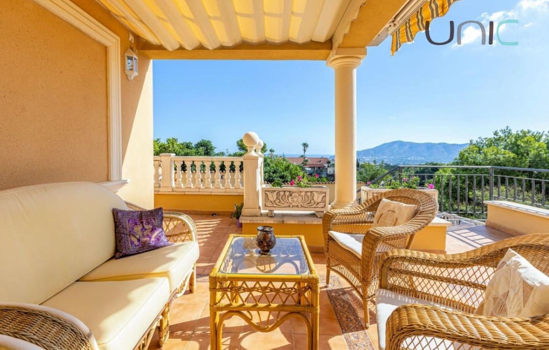 5 soveværelse Villa til salg i La Nucia med swimmingpool - € 895.000 (Ref: 9372382)