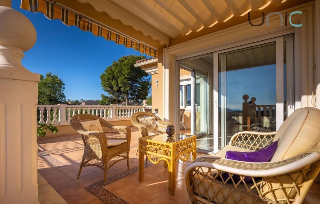 5 soveværelse Villa til salg i La Nucia med swimmingpool - € 895.000 (Ref: 9372382)