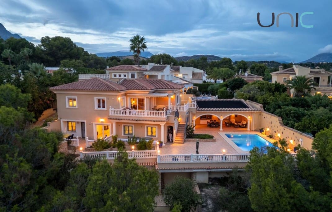 5 soveværelse Villa til salg i La Nucia med swimmingpool - € 895.000 (Ref: 9372382)