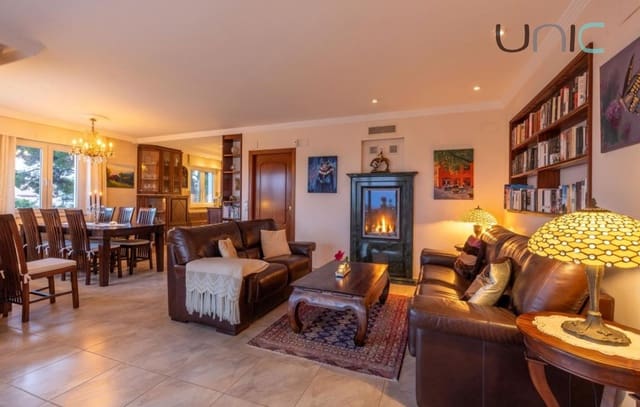 5 bedroom Villa for sale in La Nucia with pool - € 895,000 (Ref: 9372382)