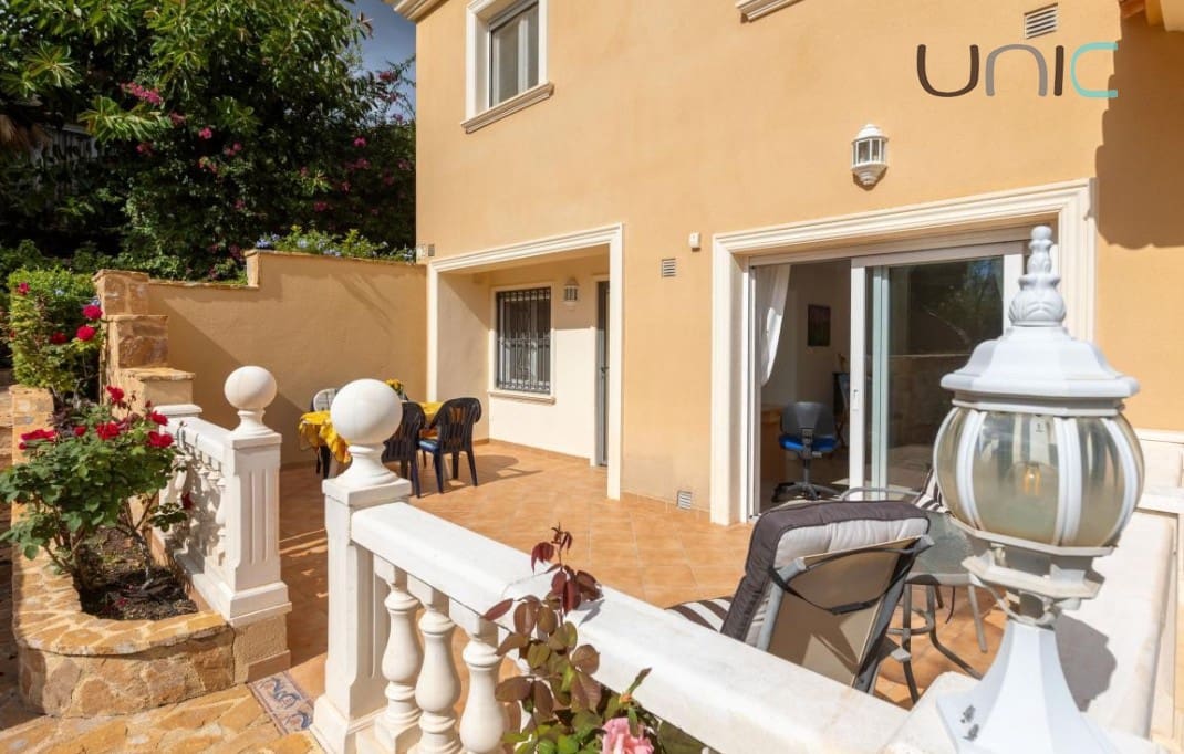 5 soveværelse Villa til salg i La Nucia med swimmingpool - € 895.000 (Ref: 9372382)