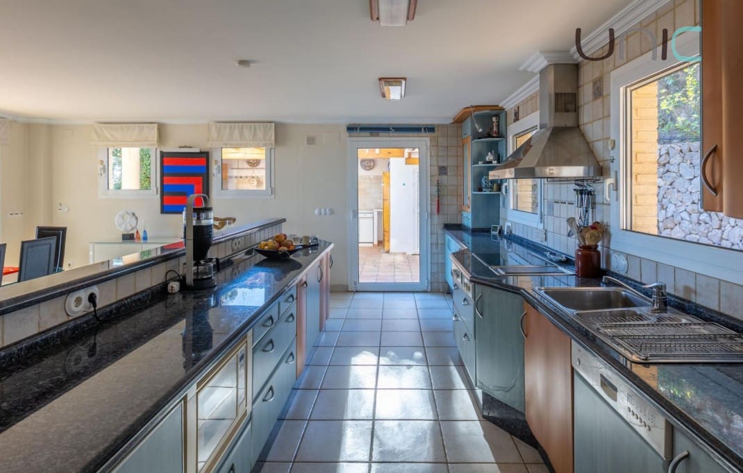 5 soverom Villa til salgs i Callosa d'En Sarria med svømmebasseng - € 890 000 (Ref: 9447213)