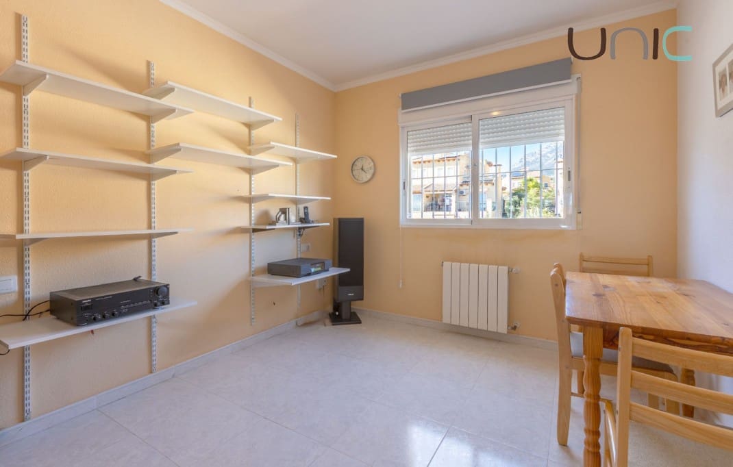 5 bedroom Villa for sale in La Nucia with pool garage - € 399,000 (Ref: 9547393)