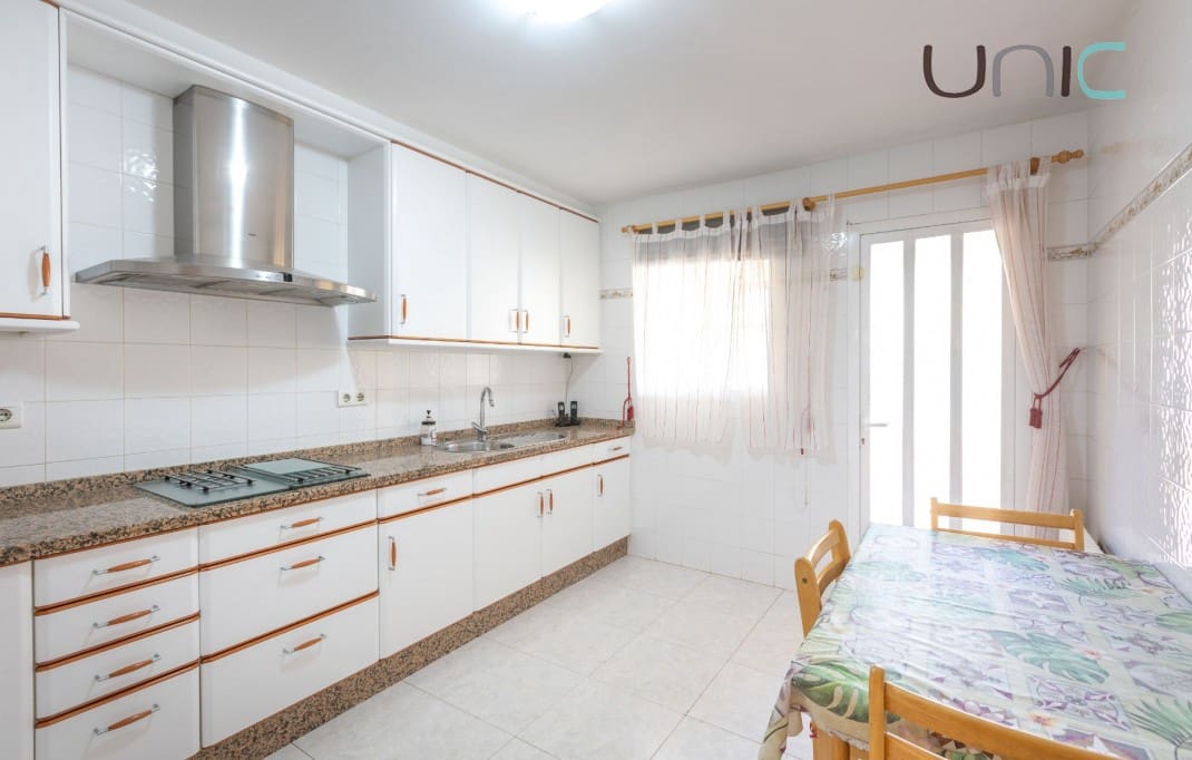 5 bedroom Villa for sale in La Nucia with pool garage - € 399,000 (Ref: 9547393)